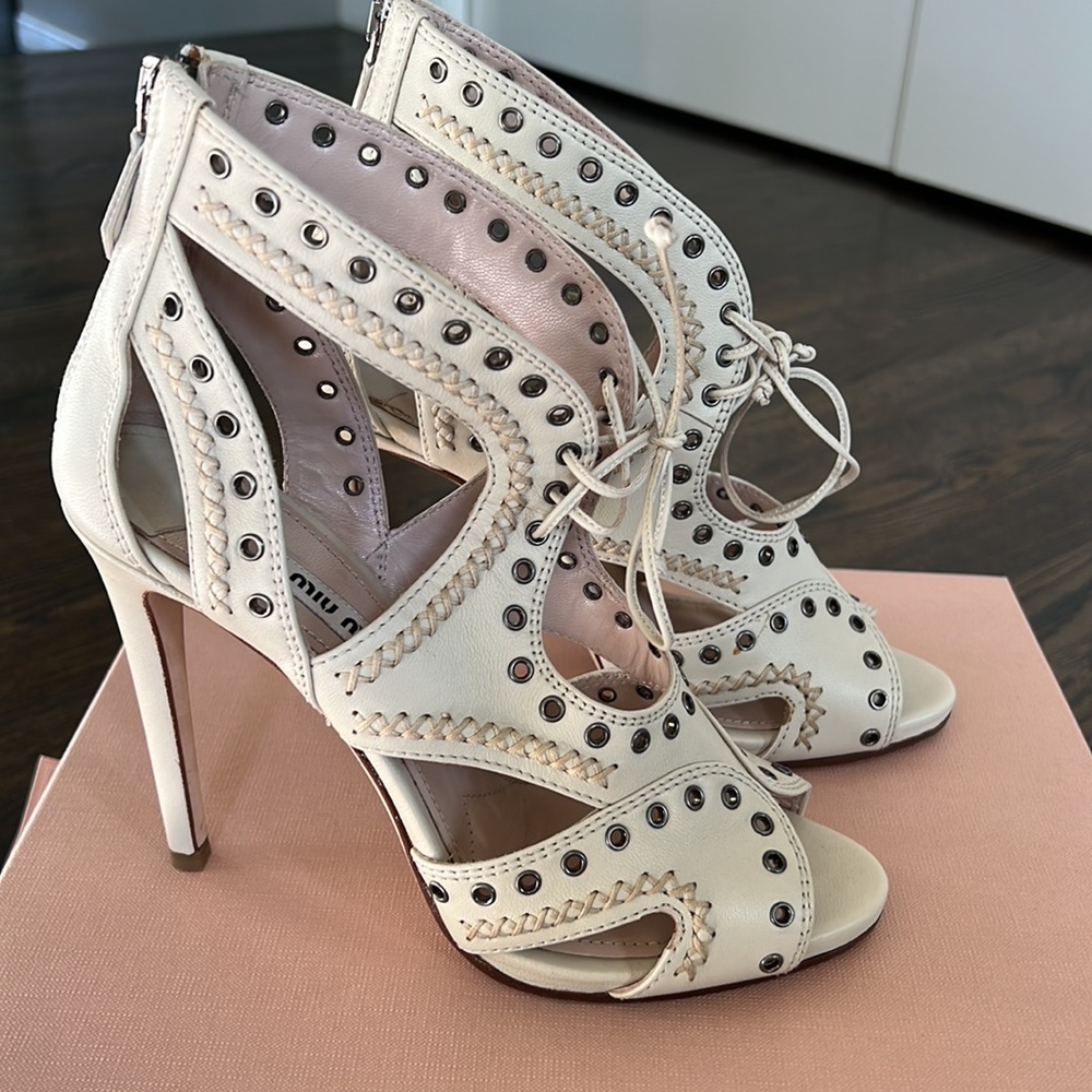 RARE MIU MIU Calzature Donna Cream Lace up eyelet Heels - size 37.5 eu - Picture 5 of 7